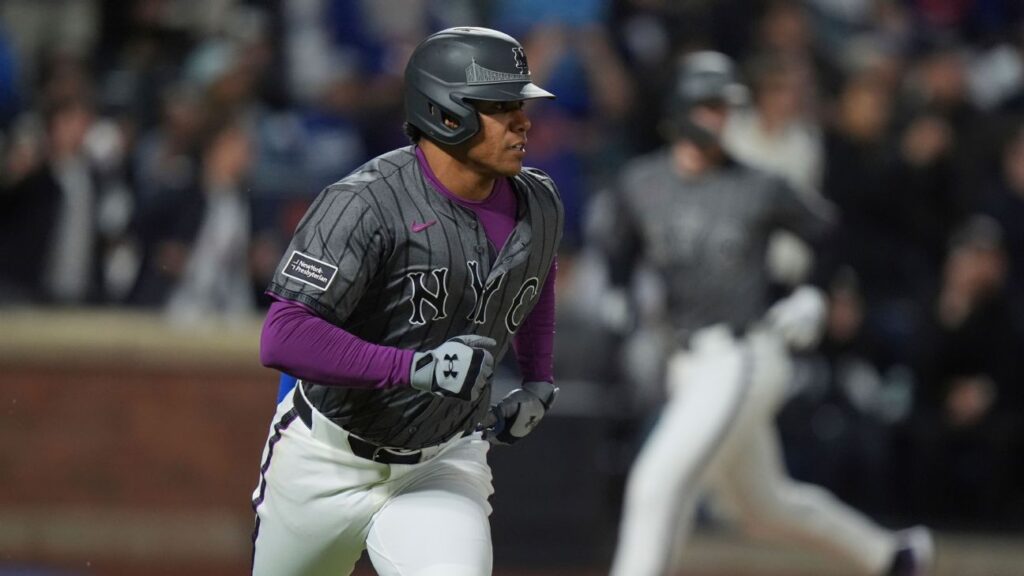 Soto answers week of questions with key 2B in win