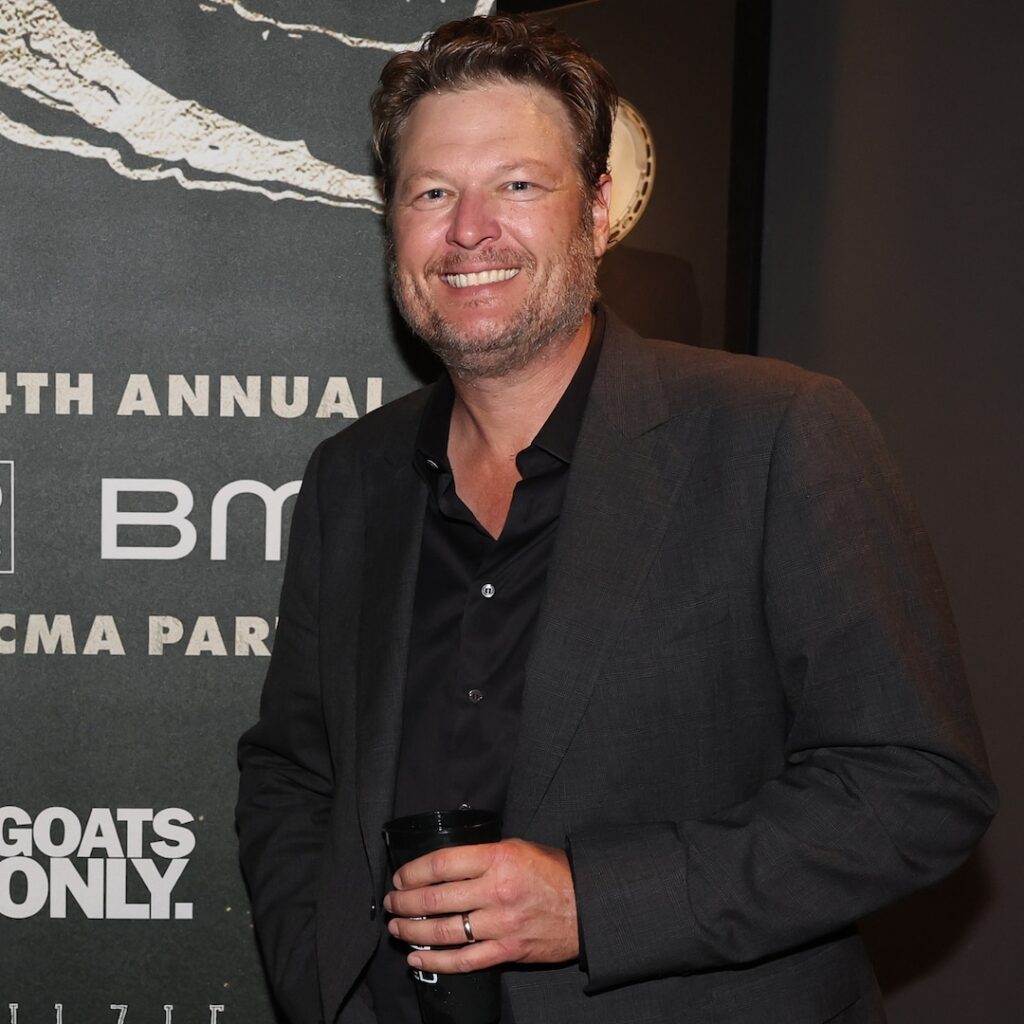 Blake Shelton Reacts to Controversy Over AMAs Pre-Taped Efficiency