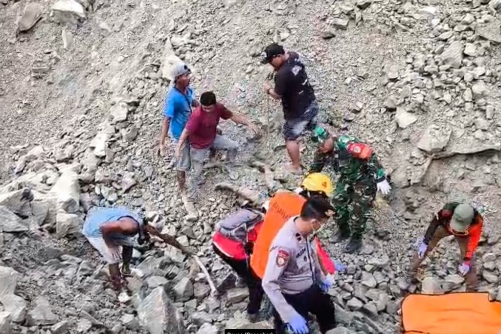 Loss of life toll from quarry collapse in Indonesia rises to 14