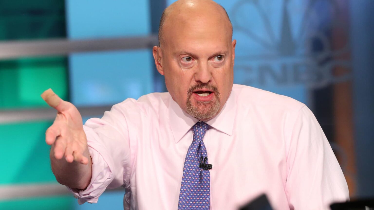 Cramer says ‘be ready for disappointment’ as the White Condo continues to form market action