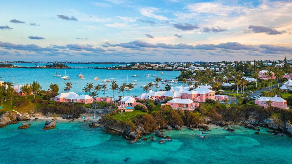 Worship crimson sand seashores? Here’s your main manual to visiting Bermuda